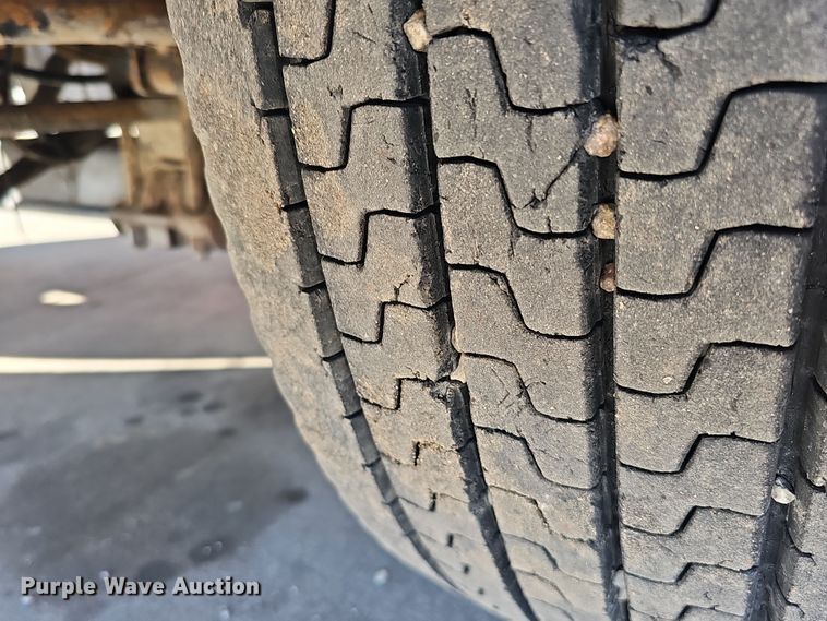 image for item DQ8520 2009 Mack CXU613 semi truck