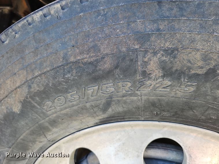 image for item DQ8520 2009 Mack CXU613 semi truck