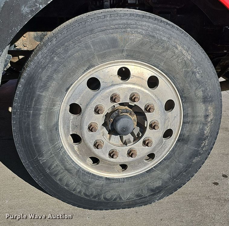 image for item DQ8520 2009 Mack CXU613 semi truck