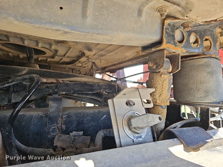 image for item DQ8520 2009 Mack CXU613 semi truck