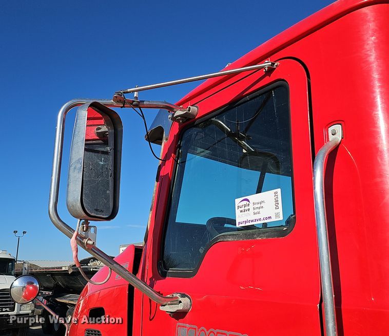 image for item DQ8520 2009 Mack CXU613 semi truck