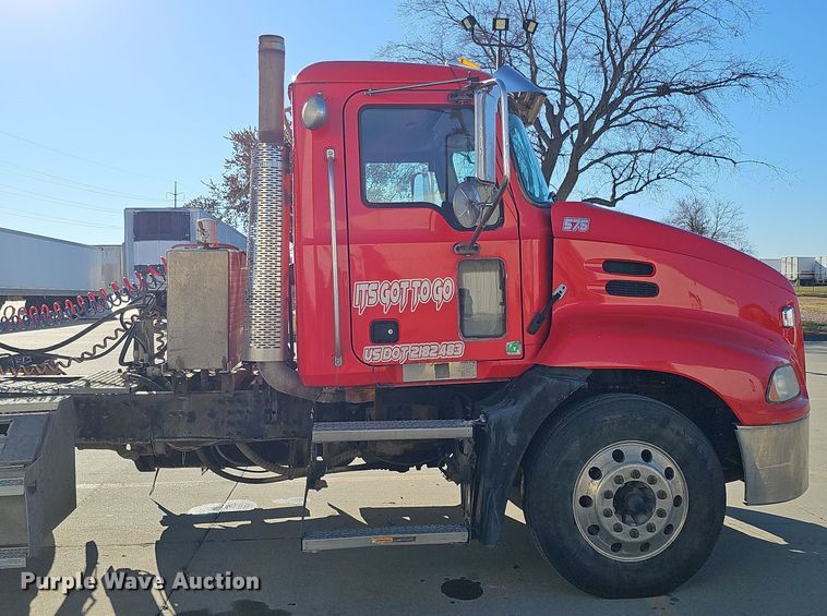 image for item DQ8520 2009 Mack CXU613 semi truck