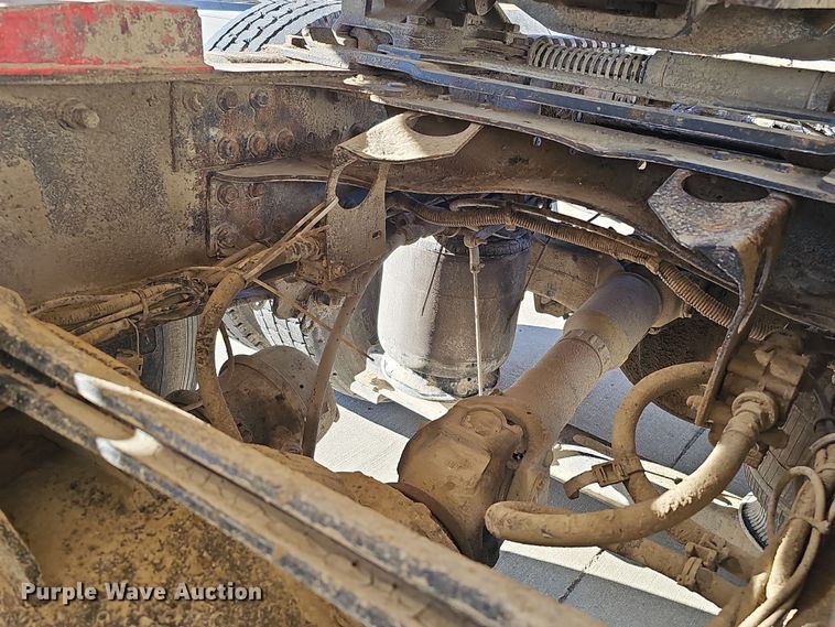 image for item DQ8520 2009 Mack CXU613 semi truck