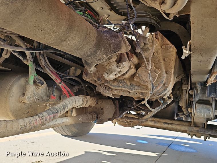 image for item DQ8520 2009 Mack CXU613 semi truck