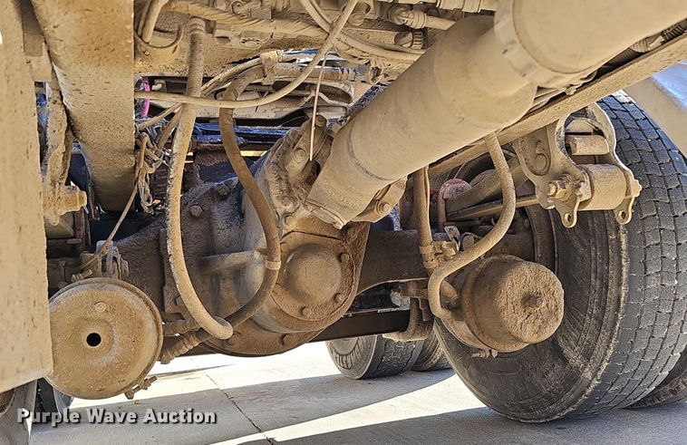 image for item DQ8520 2009 Mack CXU613 semi truck