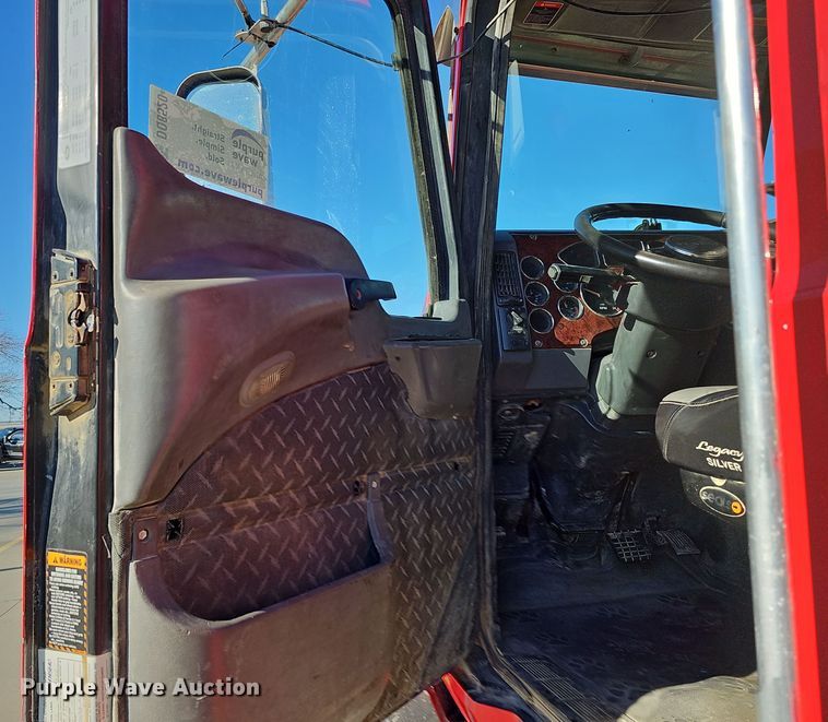 image for item DQ8520 2009 Mack CXU613 semi truck