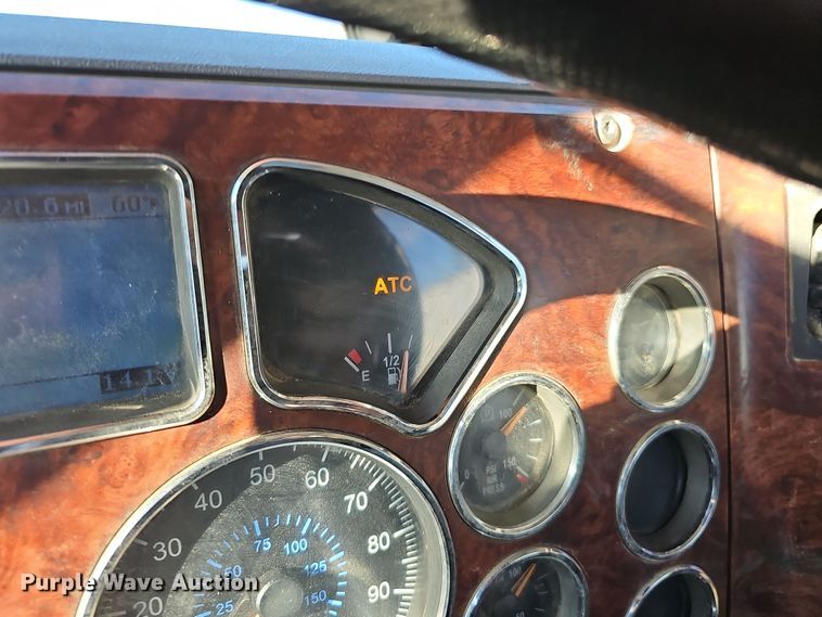 image for item DQ8520 2009 Mack CXU613 semi truck