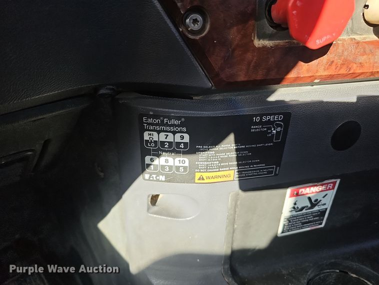 image for item DQ8520 2009 Mack CXU613 semi truck