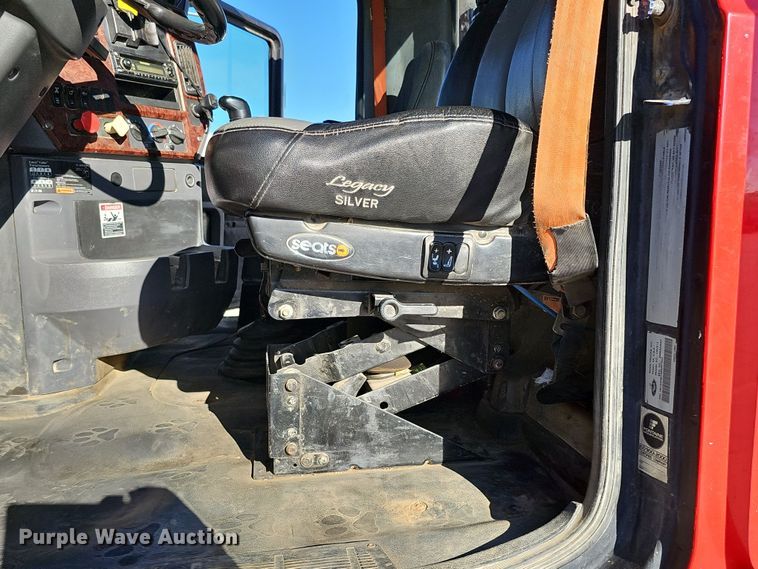 image for item DQ8520 2009 Mack CXU613 semi truck