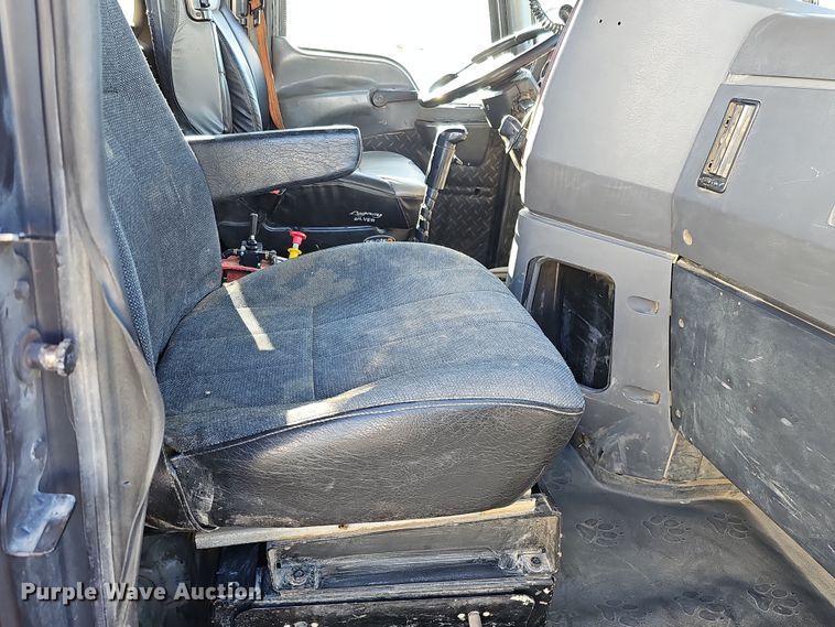 image for item DQ8520 2009 Mack CXU613 semi truck