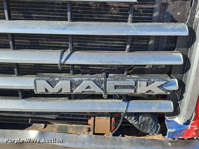 image for item DQ8520 2009 Mack CXU613 semi truck