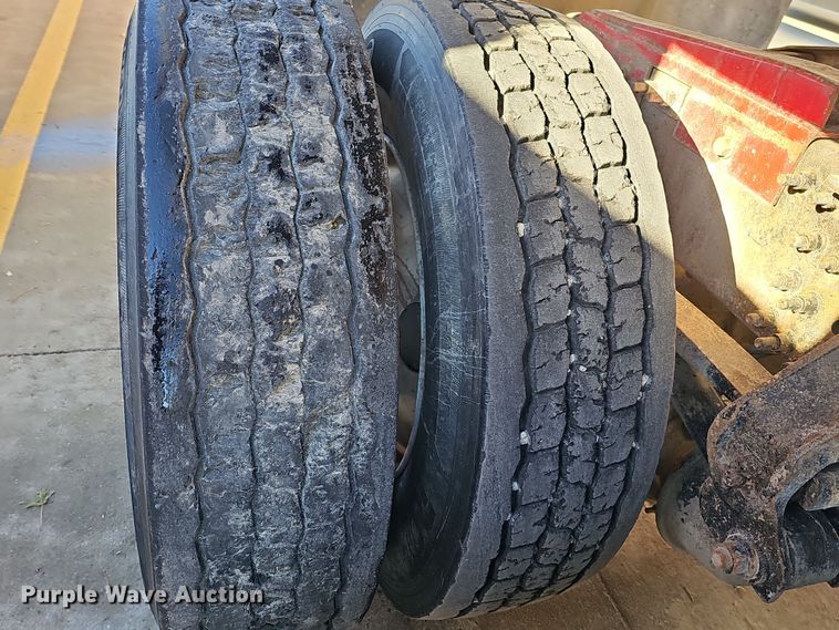 image for item DQ8520 2009 Mack CXU613 semi truck