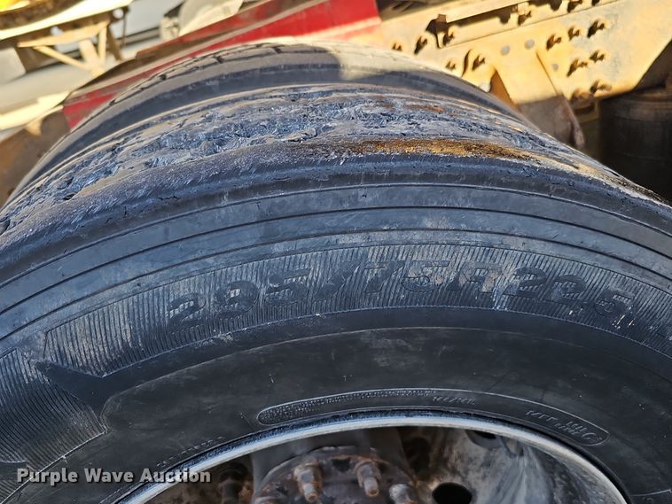 image for item DQ8520 2009 Mack CXU613 semi truck