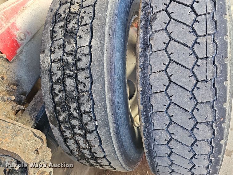 image for item DQ8520 2009 Mack CXU613 semi truck