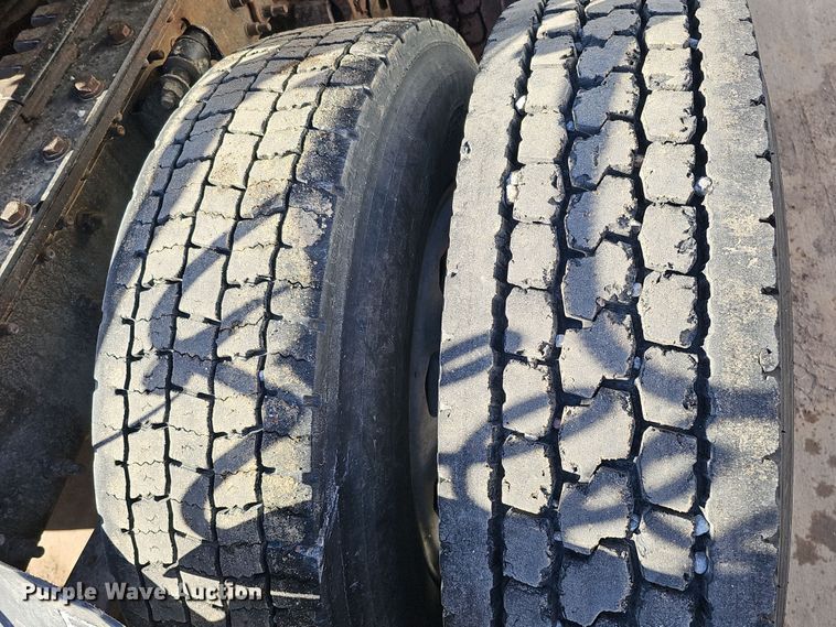 image for item DQ8520 2009 Mack CXU613 semi truck