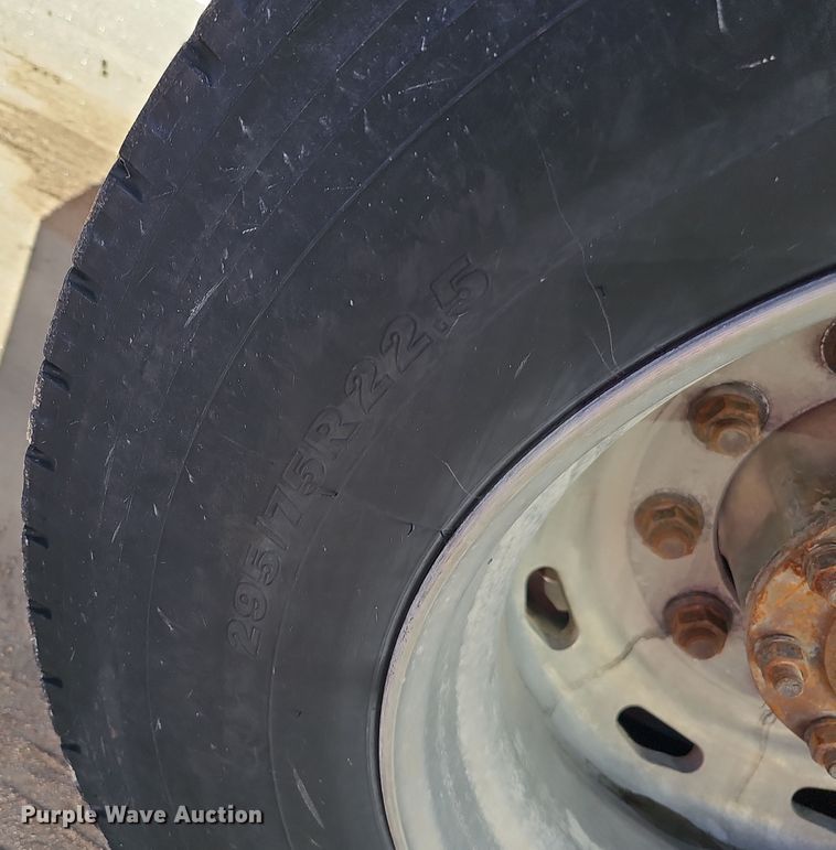 image for item DQ8520 2009 Mack CXU613 semi truck