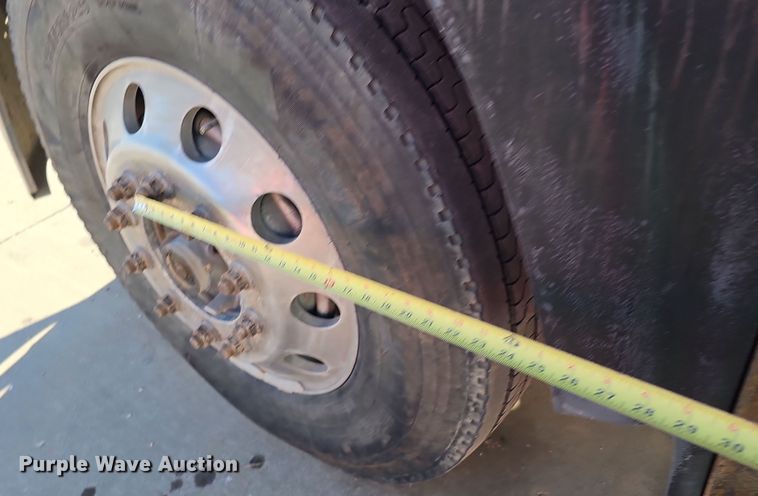 image for item DQ8520 2009 Mack CXU613 semi truck