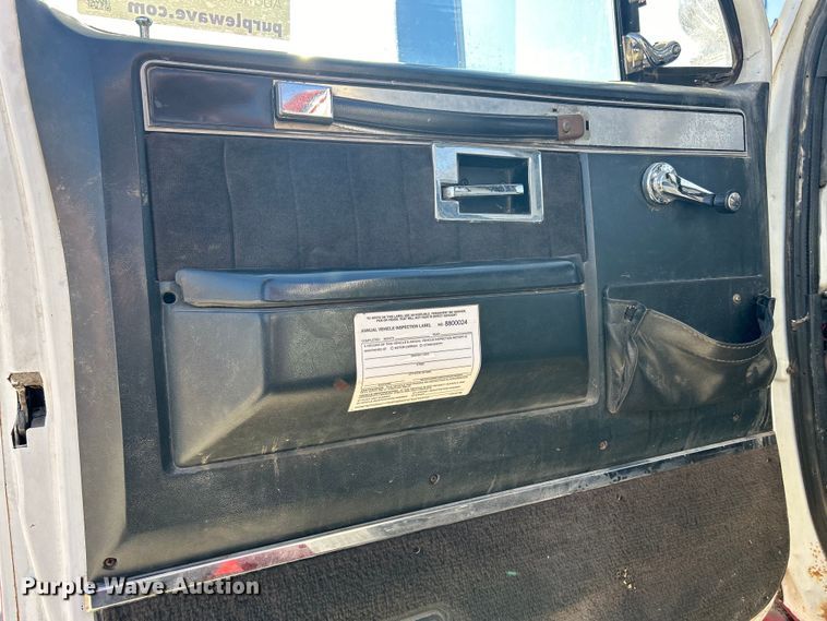 image for item DS0824 1988 Chevrolet Kodiak D6500 tow truck