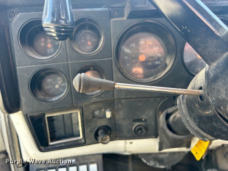 image for item DS0824 1988 Chevrolet Kodiak D6500 tow truck