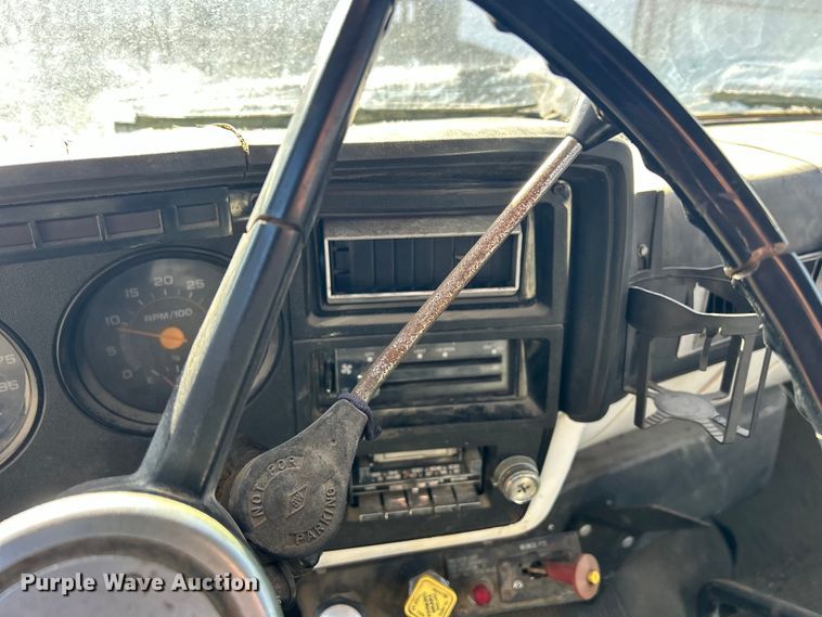 image for item DS0824 1988 Chevrolet Kodiak D6500 tow truck