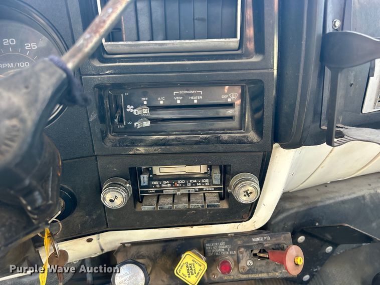 image for item DS0824 1988 Chevrolet Kodiak D6500 tow truck