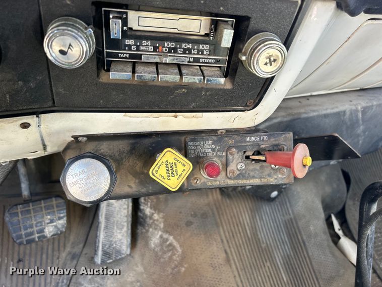 image for item DS0824 1988 Chevrolet Kodiak D6500 tow truck