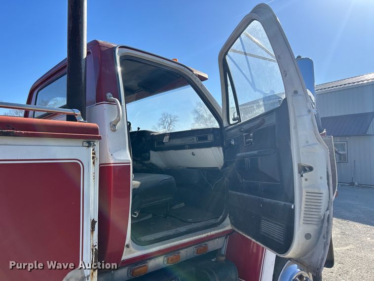 image for item DS0824 1988 Chevrolet Kodiak D6500 tow truck