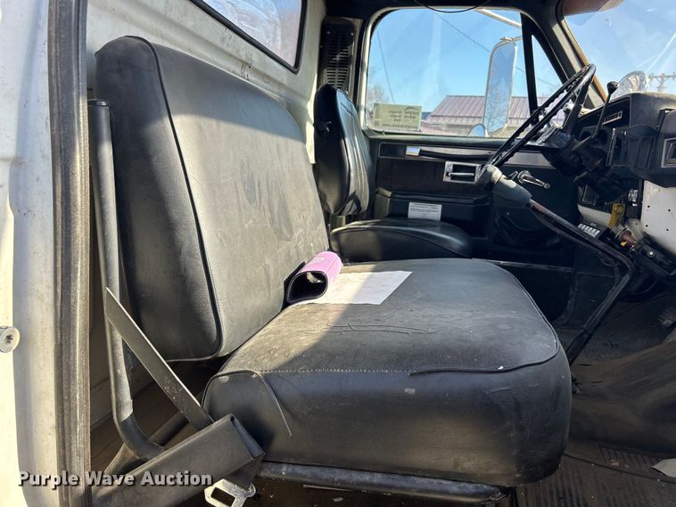 image for item DS0824 1988 Chevrolet Kodiak D6500 tow truck