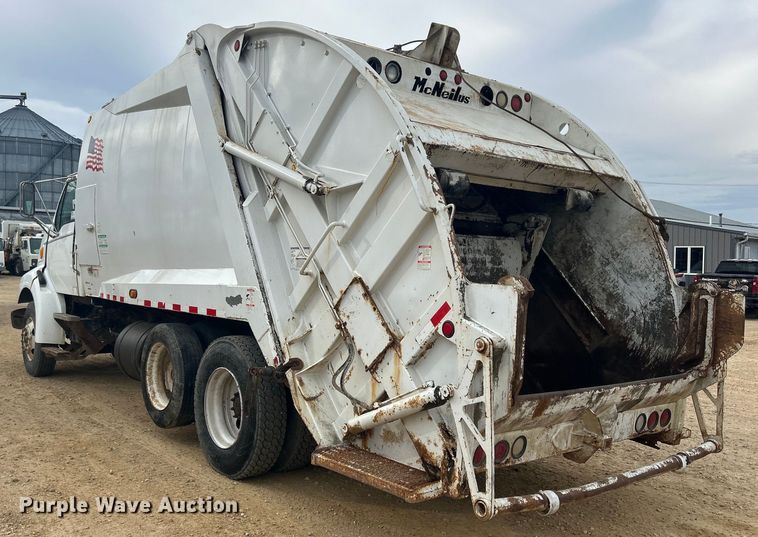 image for item DS0825 1998 Ford L8513 refuse truck