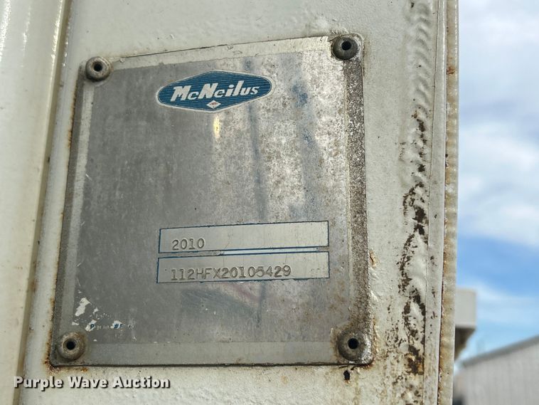 image for item DS0825 1998 Ford L8513 refuse truck