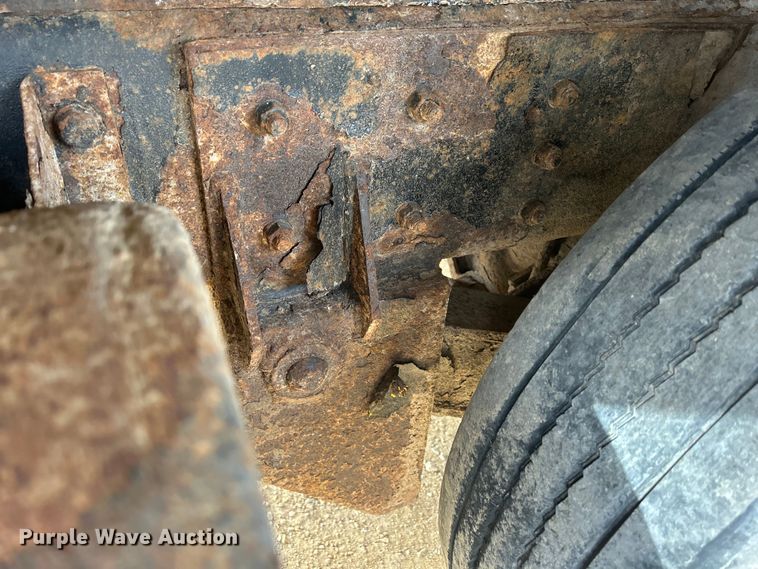 image for item DS0825 1998 Ford L8513 refuse truck