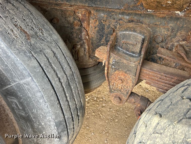 image for item DS0825 1998 Ford L8513 refuse truck