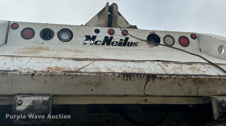 image for item DS0825 1998 Ford L8513 refuse truck