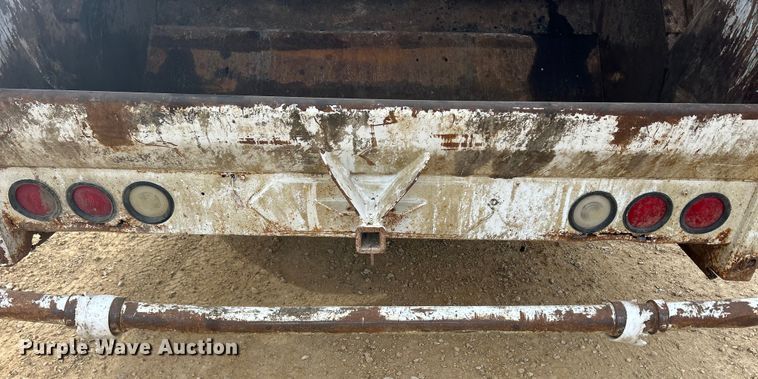 image for item DS0825 1998 Ford L8513 refuse truck