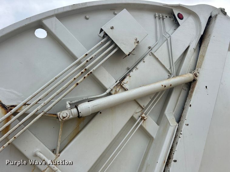 image for item DS0825 1998 Ford L8513 refuse truck