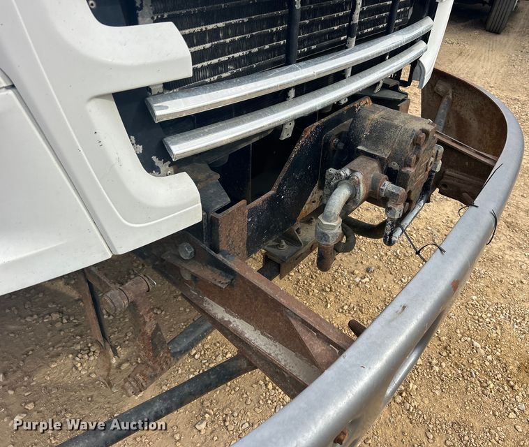 image for item DS0825 1998 Ford L8513 refuse truck