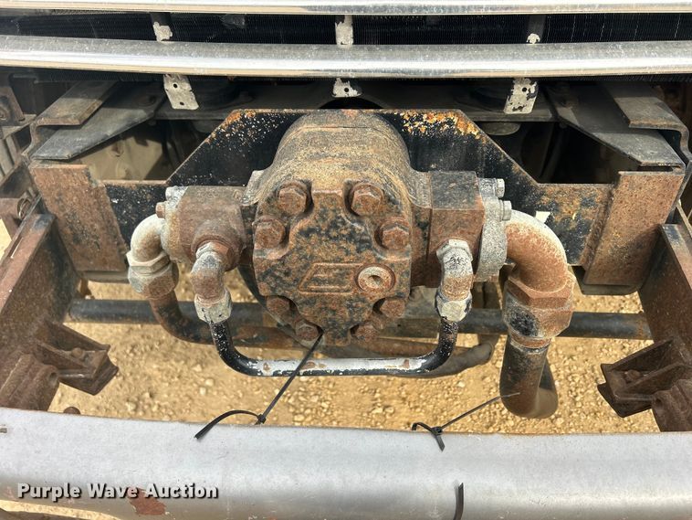 image for item DS0825 1998 Ford L8513 refuse truck