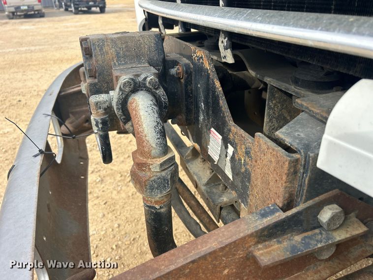 image for item DS0825 1998 Ford L8513 refuse truck