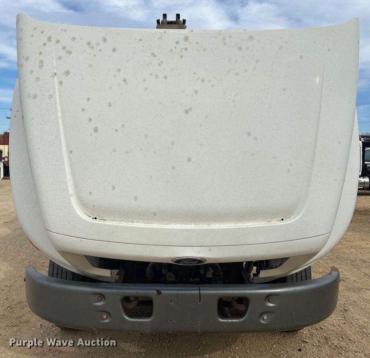 image for item DS0825 1998 Ford L8513 refuse truck