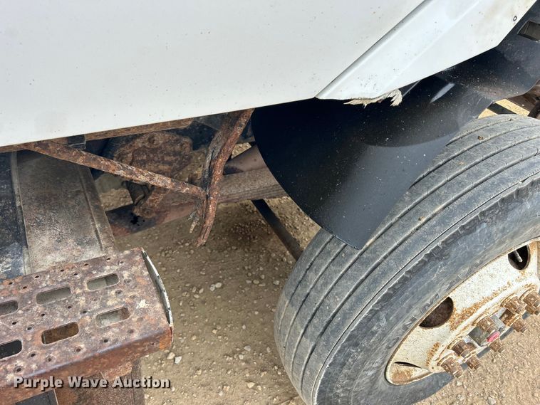 image for item DS0825 1998 Ford L8513 refuse truck