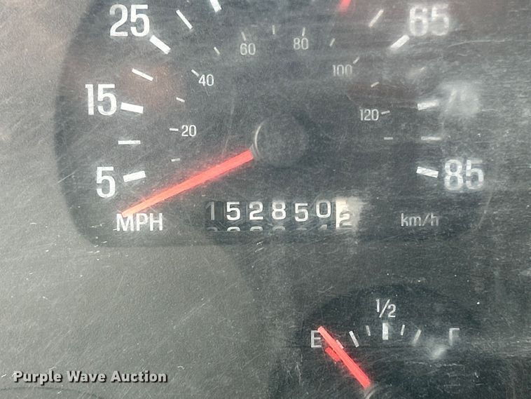 image for item DS0825 1998 Ford L8513 refuse truck