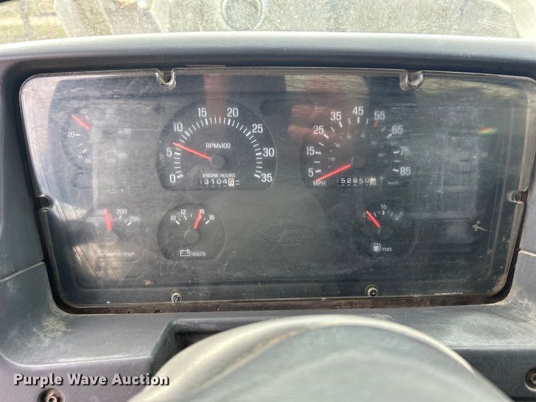 image for item DS0825 1998 Ford L8513 refuse truck