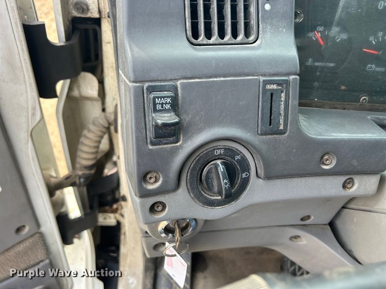 image for item DS0825 1998 Ford L8513 refuse truck