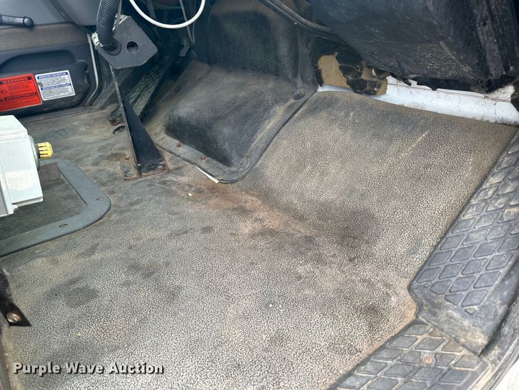 image for item DS0825 1998 Ford L8513 refuse truck