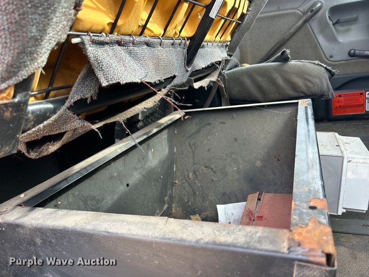 image for item DS0825 1998 Ford L8513 refuse truck