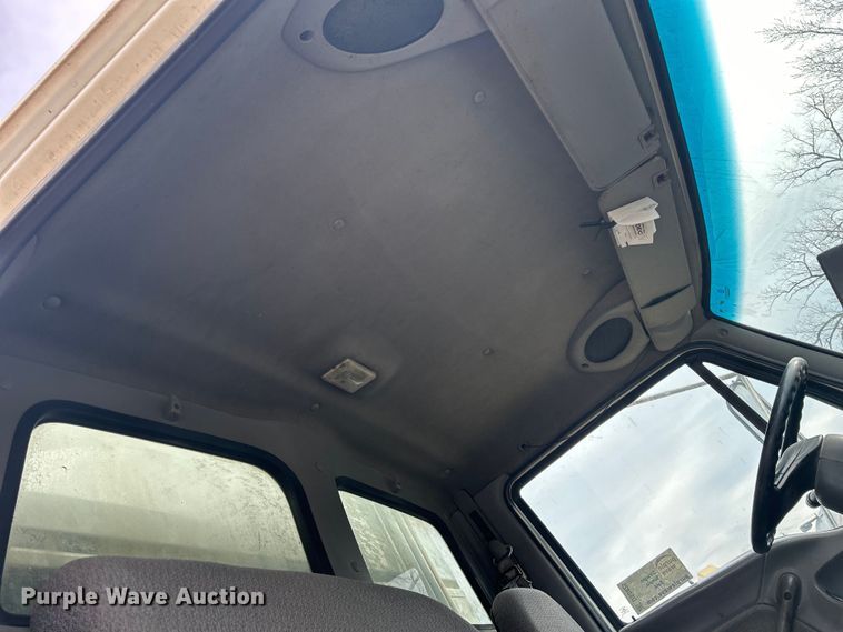 image for item DS0825 1998 Ford L8513 refuse truck