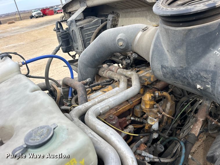 image for item DS0825 1998 Ford L8513 refuse truck