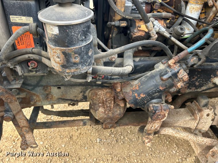 image for item DS0825 1998 Ford L8513 refuse truck