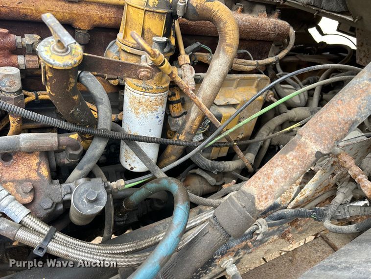 image for item DS0825 1998 Ford L8513 refuse truck