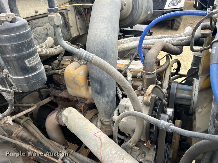 image for item DS0825 1998 Ford L8513 refuse truck